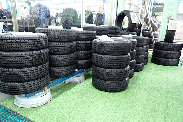 お買い得スタッドレスタイヤ販売中
