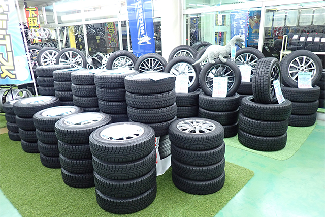 お買い得スタッドレスタイヤ販売中